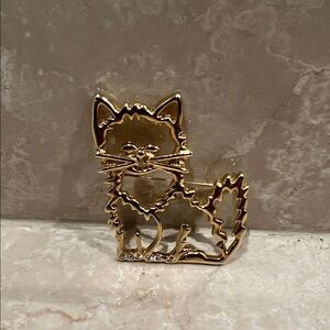 Gold cat lapel pin
